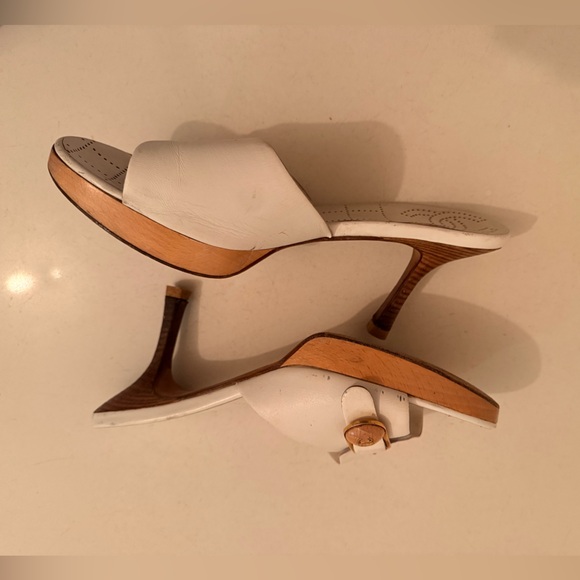 CHANEL Vintage Slide Sandals – Gold Buckle Detail – Rare Style 🤍✨ - Picture 3 of 7